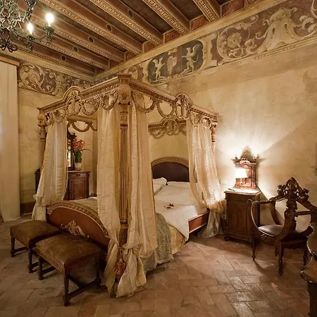 Hotel Relais Castello 4*