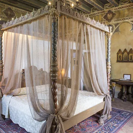 Relais Castello فندق 4*