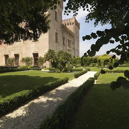 Отель Relais Castello 4*